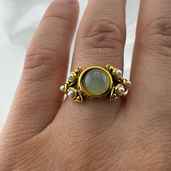 Vintage Gold color green rhinestone and Pearl adjustable Ring - Picture 4 of 5